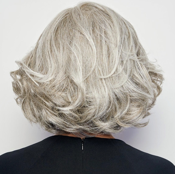 NIB Raquel Welch Signature Collection "Crowd Pleaser" LaceFront Wig RL 119 - Picture 2 of 4